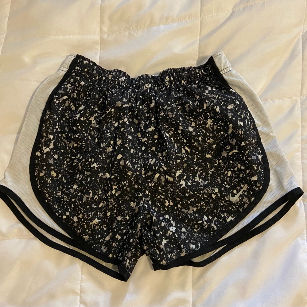 WOMENS NIKE BLACK AND WHITE ATHLETIC SHORTS